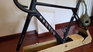 Brugt Canyon Ultimate CF SLX 8 Di2 2023 Frameset 2023 Road & Gravel — billede 2 af 7