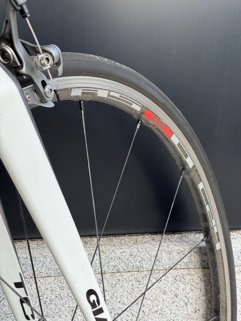 Used Giant Tcr Shimano Ultegra 2011 Road & Gravel — image 9 of 10