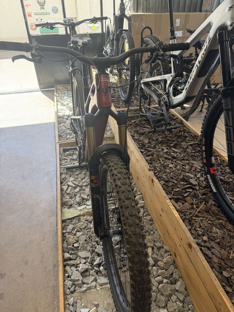 Used Mondraker CRAFTY CARBON RR 2025 2025 Mountainbike, Red, 29 — image 4 of 7