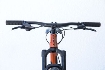 Used Giant Stance 2022 2022 Mountainbike, Orange, 27.5 — image 6 of 29