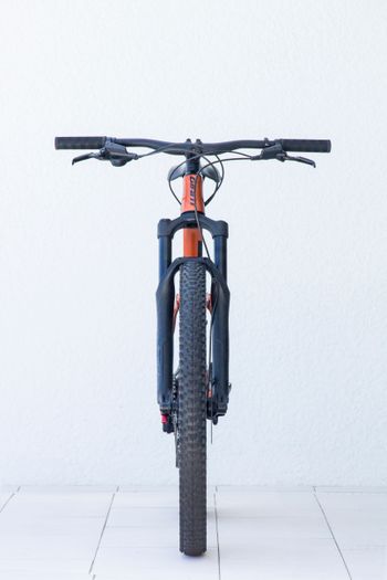 Used Giant Stance 2022 2022 Mountainbike, Orange, 27.5 — image 4 of 29