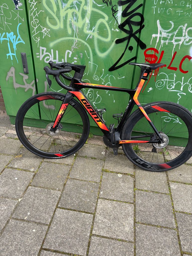 Used Giant Propel Shimano Ultegra Di2 2017 Road & Gravel, Red — image 2 of 7