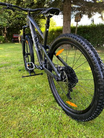 Brugt Trek Slash 8 Gen 5 2023 2023 Mountainbike — billede 2 af 10