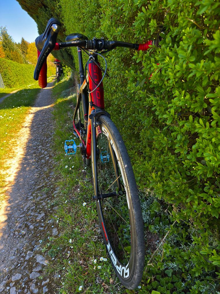 Used Focus Focus Izalco Full Carbon Ultegra 2016 Road & Gravel, Red — image 4 of 13