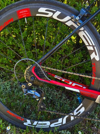 Used Focus Focus Izalco Full Carbon Ultegra 2016 Road & Gravel, Red — image 7 of 13