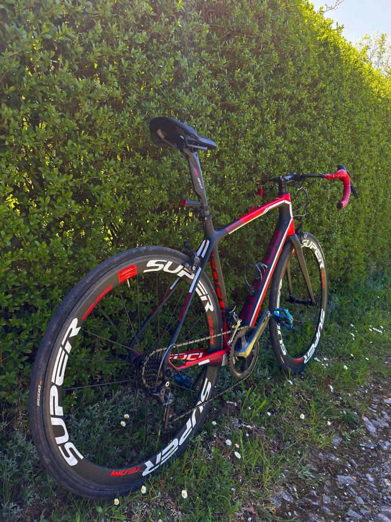 Used Focus Focus Izalco Full Carbon Ultegra 2016 Road & Gravel, Red — image 3 of 13
