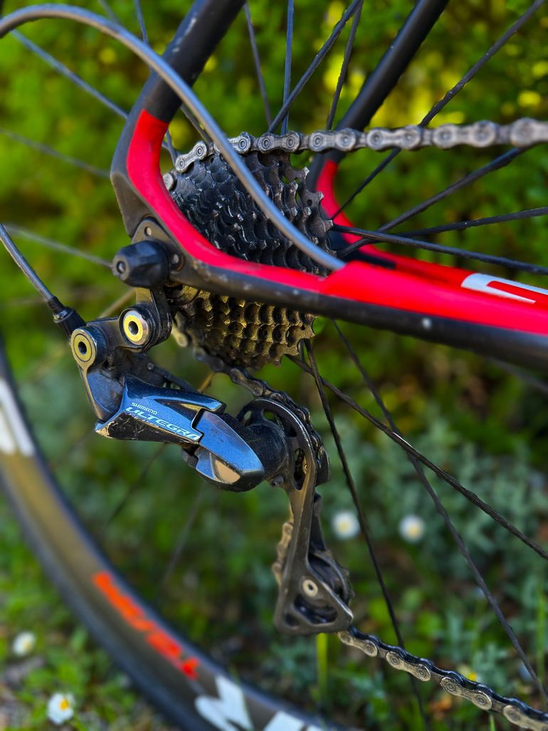 Used Focus Focus Izalco Full Carbon Ultegra 2016 Road & Gravel, Red — image 8 of 13