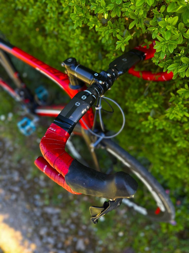 Used Focus Focus Izalco Full Carbon Ultegra 2016 Road & Gravel, Red — image 11 of 13