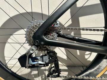 Used Specialized S Works Custom SRAM Red eTap 2022 Road & Gravel, Green — image 4 of 10
