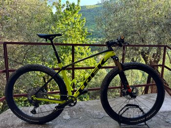 Used Trek Procaliber 9.6 2022 2022 Mountainbike, Black, 29 — image 2 of 4