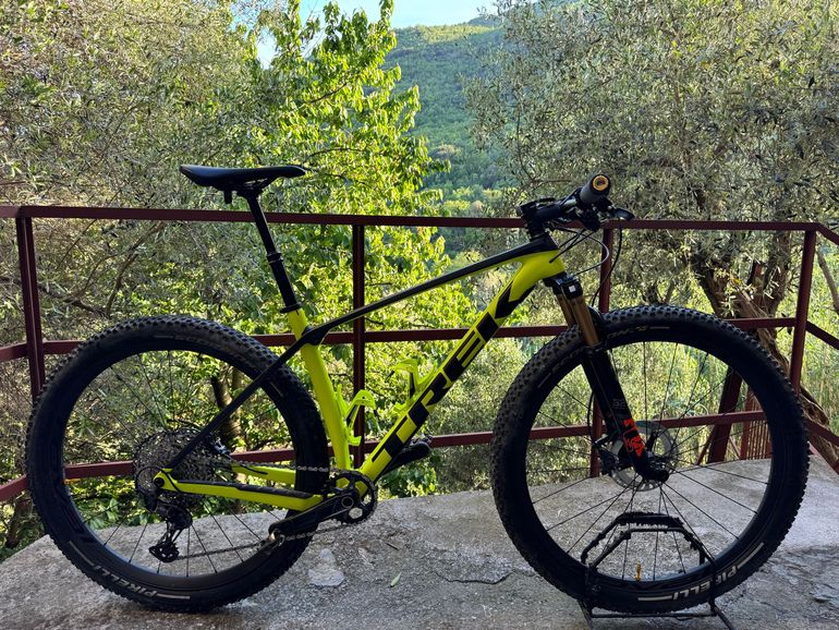 Used Trek Procaliber 9.6 2022 2022 Mountainbike, Black, 29 — image 2 of 4