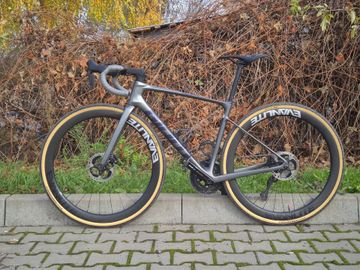 Używany Giant Defy Advanced 1 2024 2024 Road & Gravel — zdjęcie 2 z 11