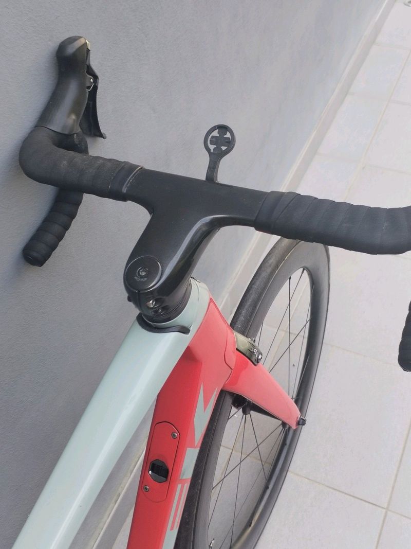 Used Trek Madone 9.0 2018 2018 Road & Gravel, Red — image 14 of 17