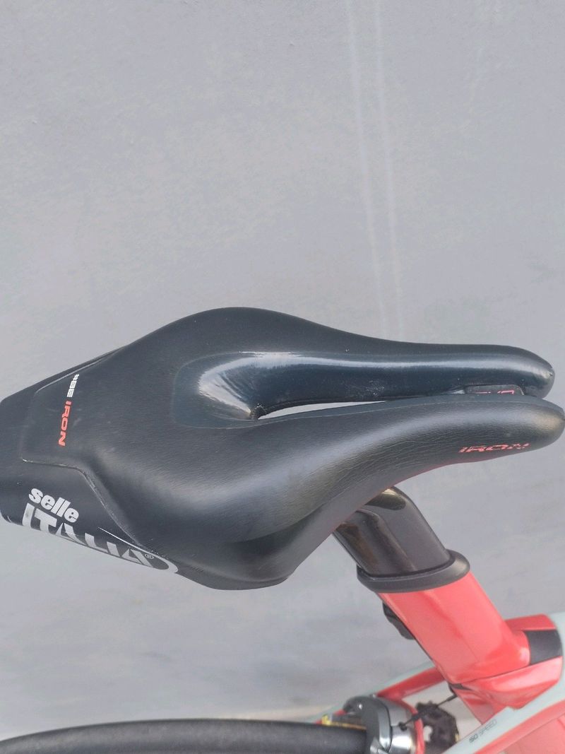 Used Trek Madone 9.0 2018 2018 Road & Gravel, Red — image 13 of 17