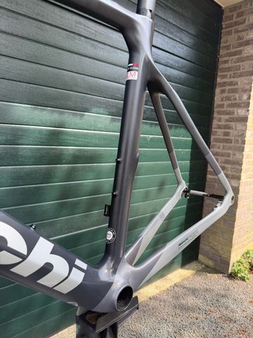 Käytetty Bianchi Oltre XR4 Frame Kit 2023 Frameset 2023 Road & Gravel — kuva 7 / 8