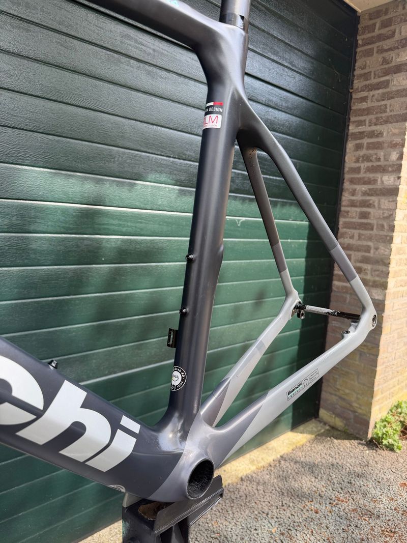 Käytetty Bianchi Oltre XR4 Frame Kit 2023 Frameset 2023 Road & Gravel — kuva 7 / 8