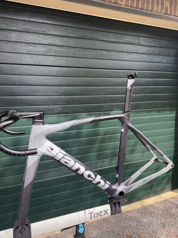 Käytetty Bianchi Oltre XR4 Frame Kit 2023 Frameset 2023 Road & Gravel — kuva 2 / 8