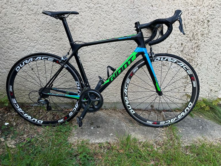 Used Giant TCR Advanced Pro 1 2016 2016 Road & Gravel, Black — image 1 of 3