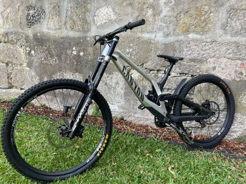 Used Canyon Sender CFR Mullet Underdog 2023 2023 MTB