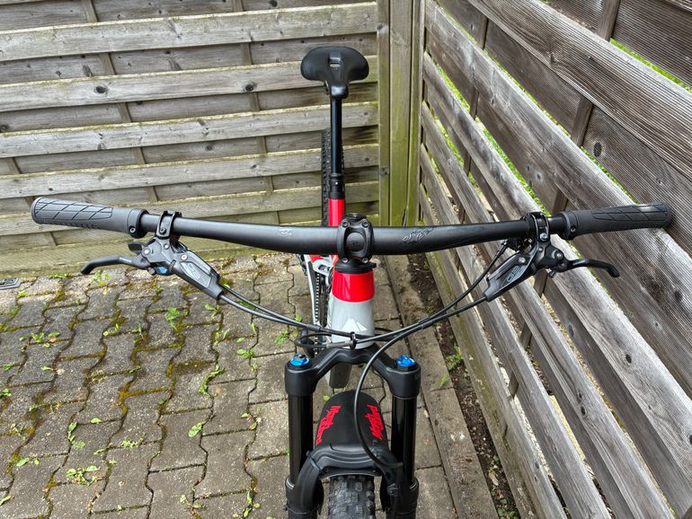 Used Canyon Neuron CF 9 SL 2021 2021 Mountainbike, Red, 27.5, 29 — image 9 of 17