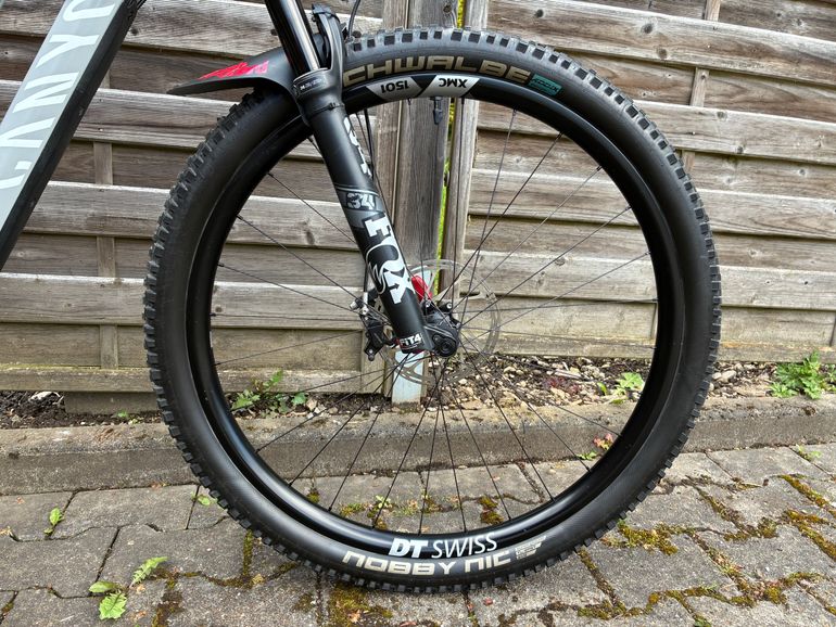 Used Canyon Neuron CF 9 SL 2021 2021 Mountainbike, Red, 27.5, 29 — image 8 of 17