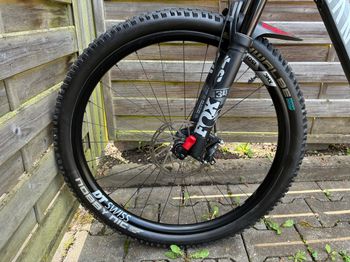 Used Canyon Neuron CF 9 SL 2021 2021 Mountainbike, Red, 27.5, 29 — image 11 of 17