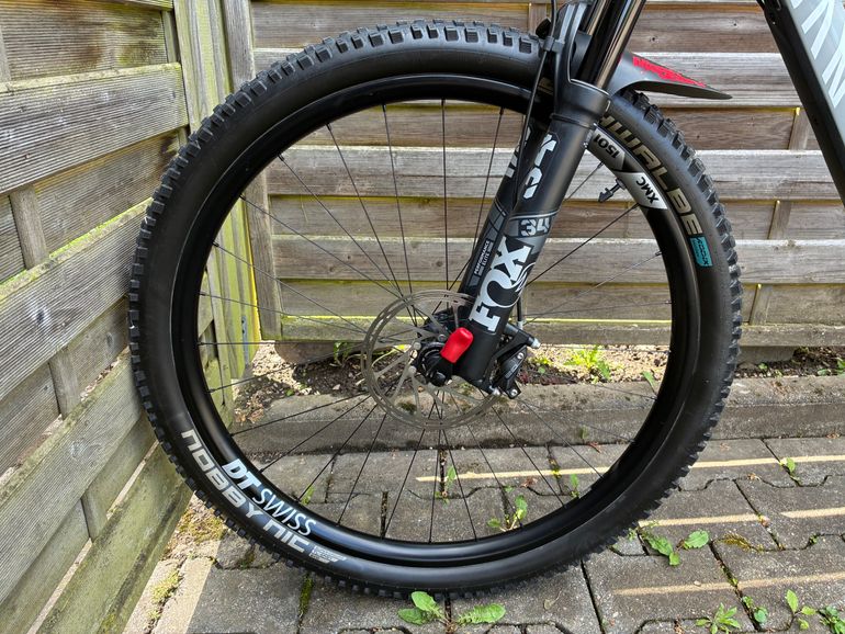 Used Canyon Neuron CF 9 SL 2021 2021 Mountainbike, Red, 27.5, 29 — image 11 of 17