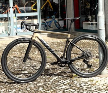 Used BMC Kaius SRAM Rival eTap AXS 2027 Road & Gravel, Light Gray — image 6 of 13