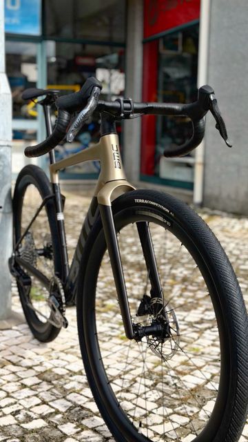 Used BMC Kaius SRAM Rival eTap AXS 2027 Road & Gravel, Light Gray — image 3 of 13