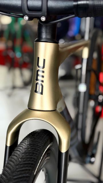 Used BMC Kaius SRAM Rival eTap AXS 2027 Road & Gravel, Light Gray — image 5 of 13