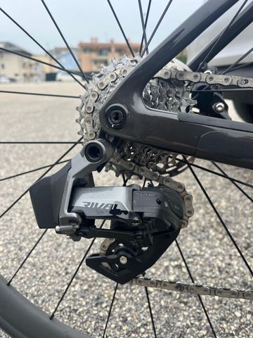 Used Scott Addict 10 2024 2024 Road & Gravel, Black — image 2 of 4