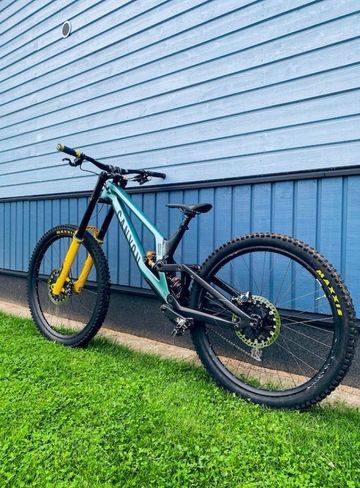 Canyon Sender CFR Mullet 2024 2024 Mountainbike usato, Nero — immagine 5 di 5