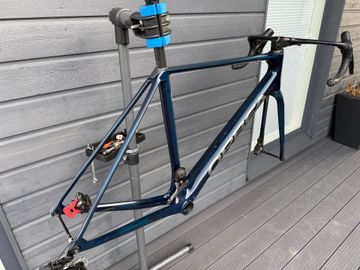 Tweedehands Orbea ORCA M10iLTD PWR 2024 Frameset 2024 Road & Gravel — afbeelding 2 van 6
