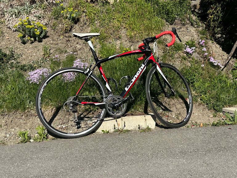 Used Bianchi Vertigo 105 Compact 2014 2014 Road & Gravel, Black — image 3 of 3