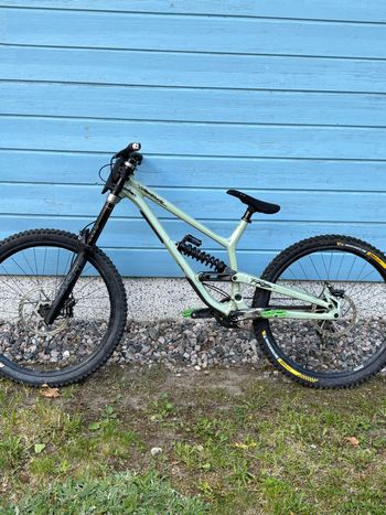 Used Commencal FRS RIDE 2022 2022 Mountainbike, Grün, 27.5 — image 2 of 7