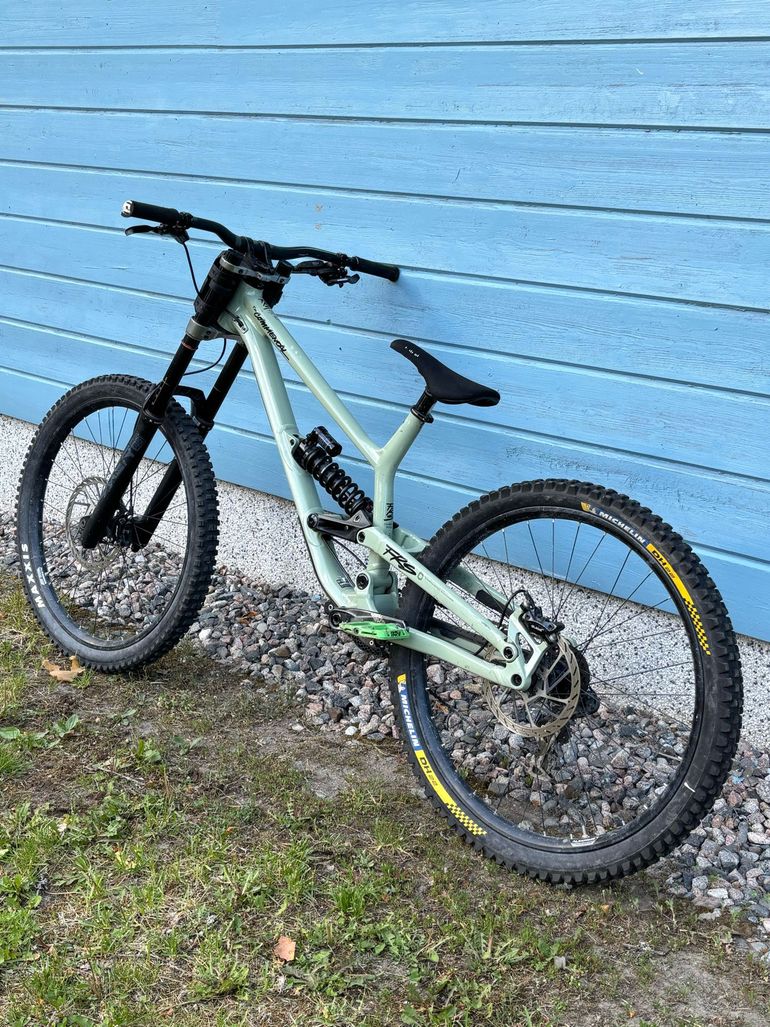 Used Commencal FRS RIDE 2022 2022 Mountainbike, Grün, 27.5 — image 1 of 7