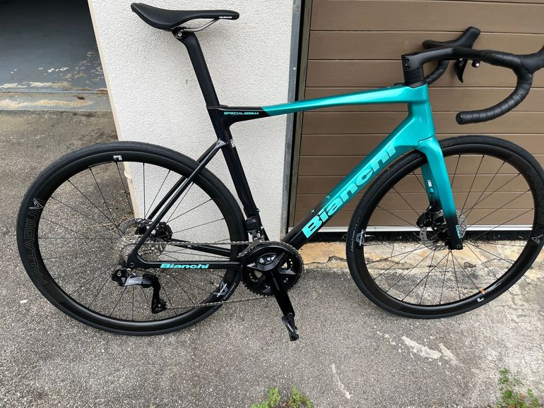 Used Bianchi Specialissima Shimano 105 Di2 2026 Road & Gravel — image 1 of 3