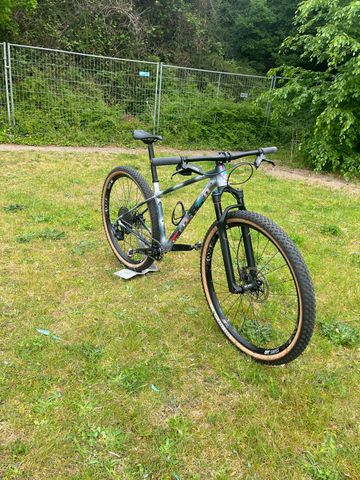Used Specialized Chisel LTD Frameset 2023 2023 Mountainbike, Light Gray, 29 — image 2 of 11