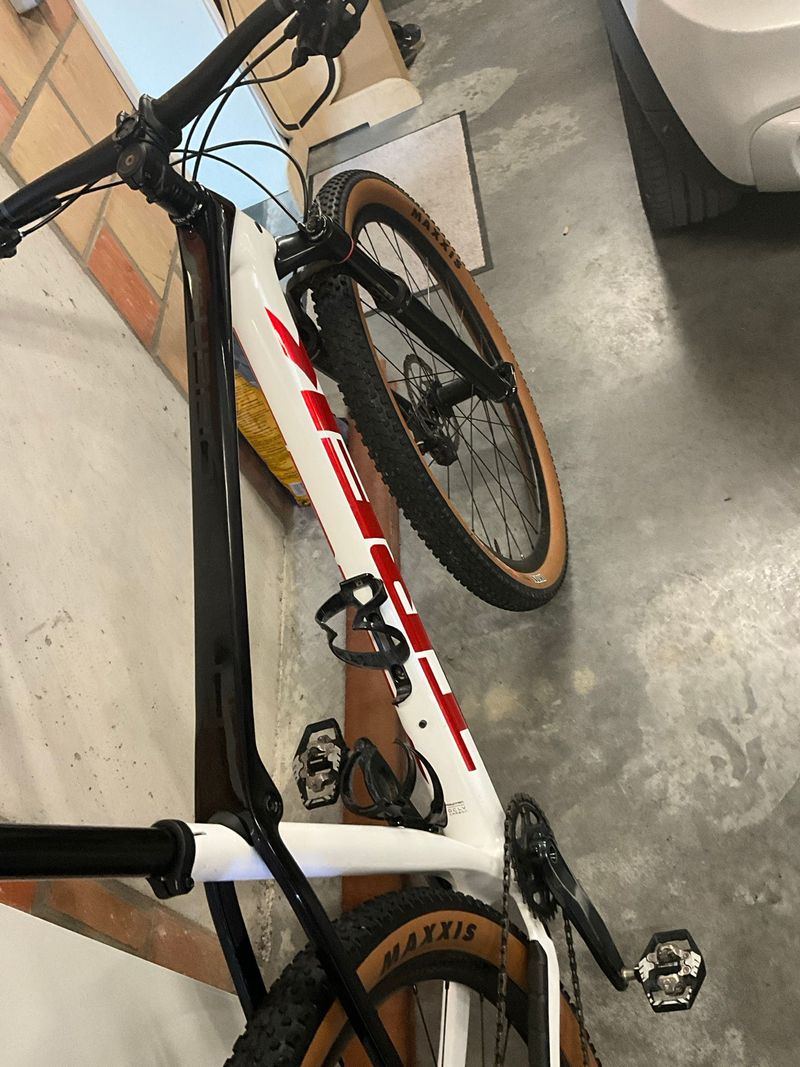 Used Trek Procaliber 9.7 2022 2022 Mountainbike, White, 29 — image 4 of 4