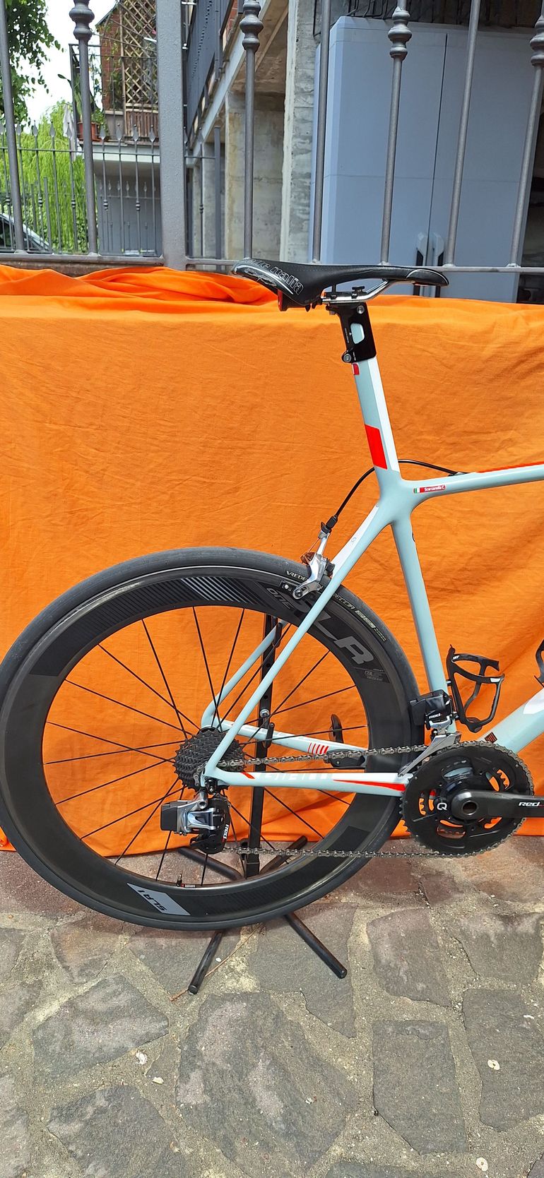 Used Giant TCR Advanced SL 0 - RED 2018 2018 Road & Gravel, White — image 9 of 11