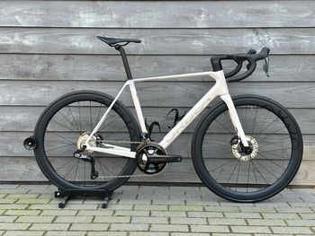 Used Orbea ORCA M20iTEAM 2026 2026 Road & Gravel, White — image 2 of 19
