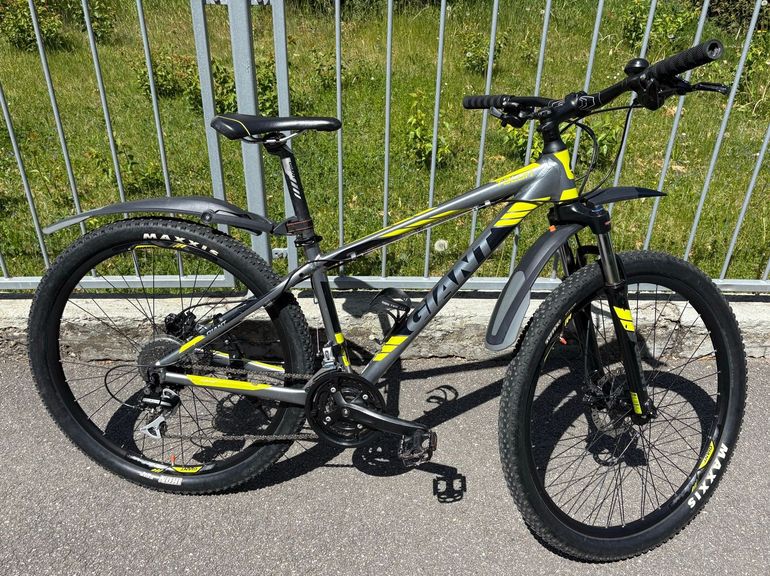 Used Giant Talon 27.5 4 2016 2016 Mountainbike, Hellgrau, 27.5 — image 1 of 12