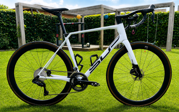 Superior, X-ROAD Team Issue Di2 2024