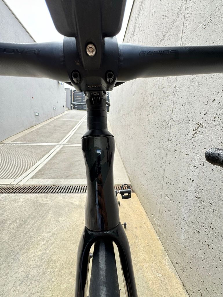 Used Specialized Tarmac Shimano Ultegra Di2 2023 Road & Gravel — image 10 of 12