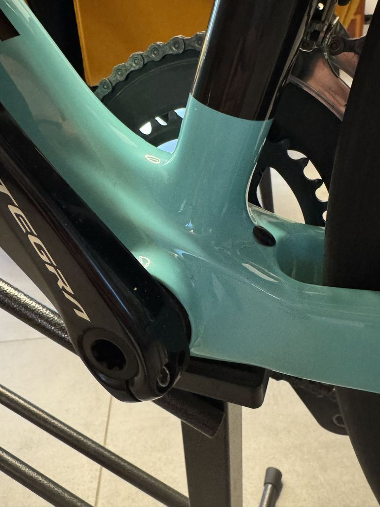 Used Bianchi Oltre XR3 Ultegra Di2 2020 2020 Road & Gravel, Green — image 41 of 50