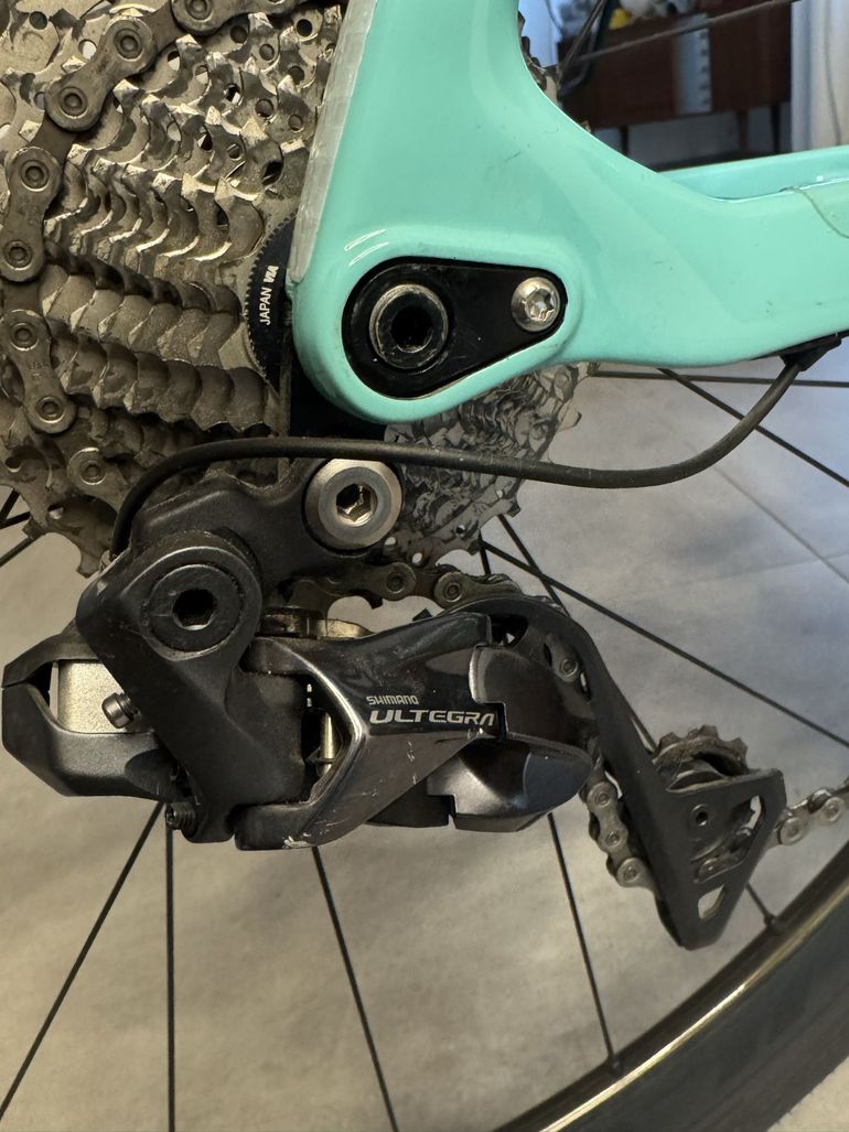 Used Bianchi Oltre XR3 Ultegra Di2 2020 2020 Road & Gravel, Green — image 9 of 50
