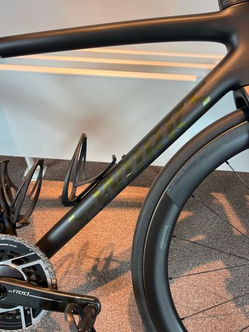Used Specialized Tarmac SRAM Red eTap AXS 2024 Road & Gravel, Black — image 5 of 7