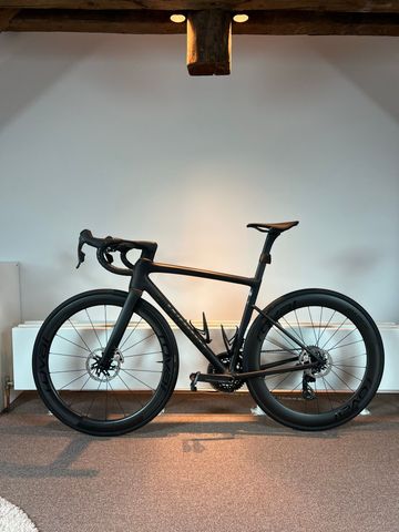 Used Specialized Tarmac SRAM Red eTap AXS 2024 Road & Gravel, Black — image 2 of 7