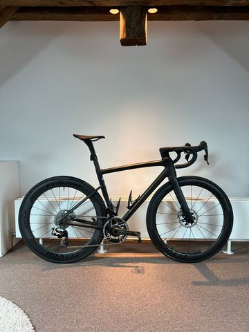 Specialized Tarmac SRAM Red eTap AXS 2024 Road & Gravel usato