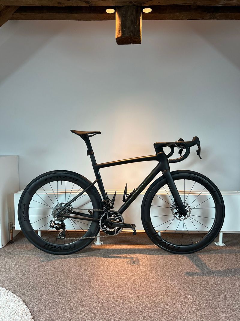 Used Specialized Tarmac SRAM Red eTap AXS 2024 Road & Gravel